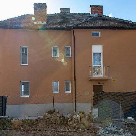 Navial Hotell Gabrovo Exteriör bild