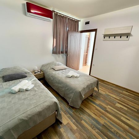 Navial Hotell Gabrovo Exteriör bild