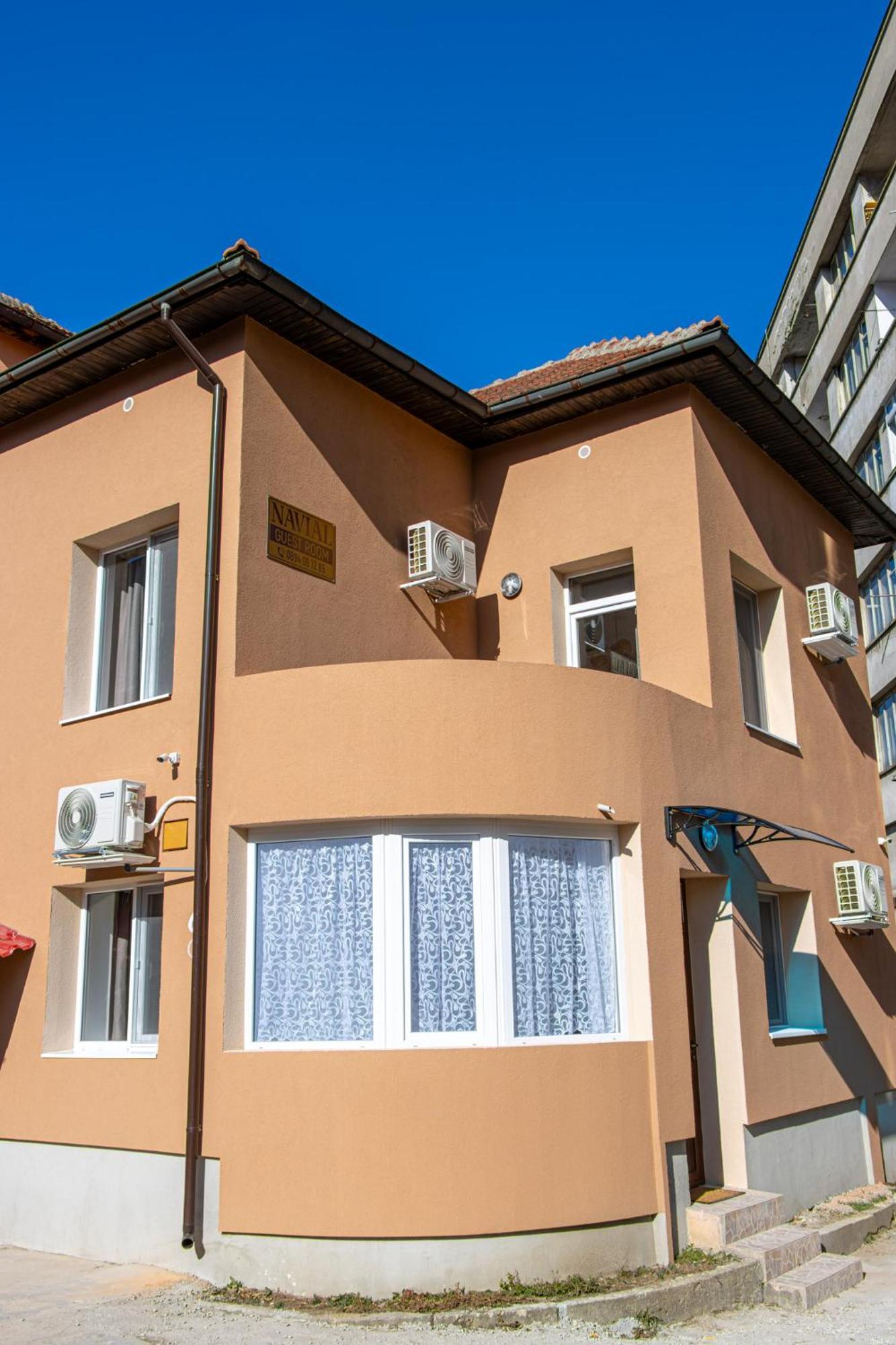 Navial Hotell Gabrovo Exteriör bild